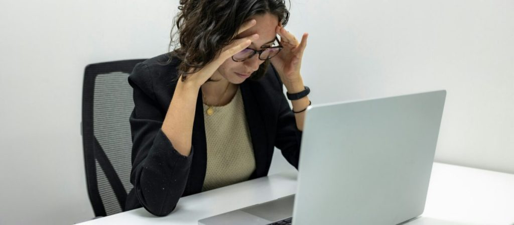 Onder druk werken: waarom is dit lastig voor hooggevoelige mensen?