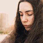 Hoe je als HSP stopt met overanalyseren (praktische aanpak)